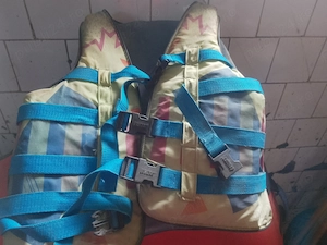 Vesta de sal are pentru schi nautic