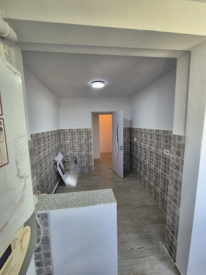 Vand apartament 2 camere  - imagine 2