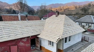 Oferim servicii complete de montaj si reparatii acoperis, atat în regim normal cat si la urgenta. Lu