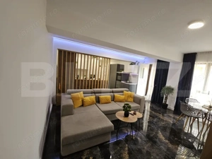 Apartament 3 camere, CUG – parter, Terasă 25 mp, mobilat, Parcare inclusa