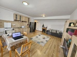 Apartament semidecomandat cu 2 camere, mobilat si utilat, parcare, zona Terra