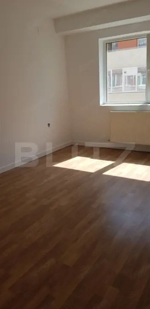 Apartament cu 3 camere, 59 mp, etajul 1, parcare cu CF, zona centrala