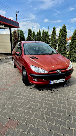Vând Peugeot 206 Mașină cumpărată din reprezentanță România, economică, ușor de întreținut 