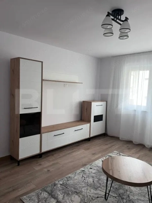 Apartament 4 camere, decomandat, etaj intermediar, zona USV
