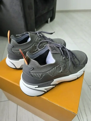 Vând Louis Vuitton Runner Tatic Grey - imagine 4