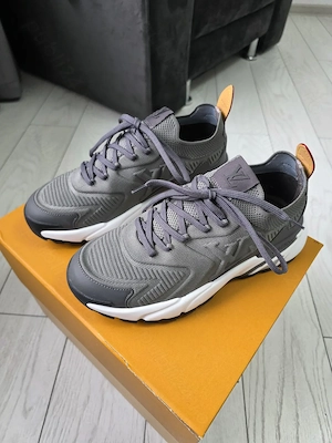 Vând Louis Vuitton Runner Tatic Grey - imagine 5