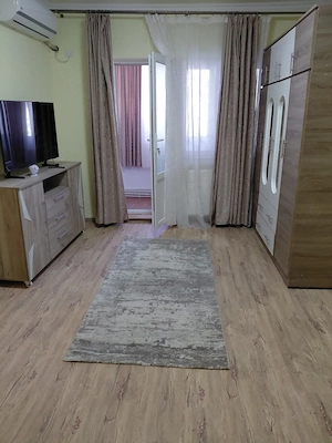 Ofer spre inchiriere apartament cu o camera