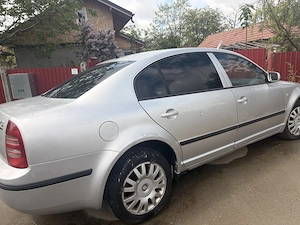 Vând Skoda Superb  - imagine 9