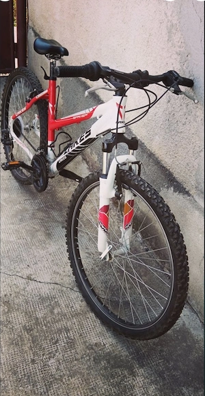 Bicicleta Lakes cadru aluminiu foarte ușoară  schimbătoare Shimano  21 viteze