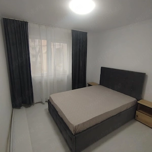 vand sau închirez apartament cu două camere 