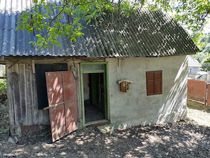 De vanzare CASA (2 corpuri) si teren (curte) - imagine 3