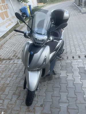 Motor Piaggio MP3 400HP 2023-2024 2400KM - imagine 10