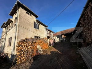 Casa cu 4 camere,baie, bucatarie,anexe.pivniță teren 2500 mp - imagine 2