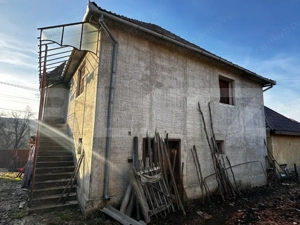 Casa cu 4 camere,baie, bucatarie,anexe.pivniță teren 2500 mp - imagine 6