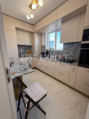2 Camere de inchiriat  complet mobilat si cu Parcare acoperita 