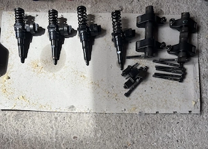 Set injectoare și ax de culbutori
