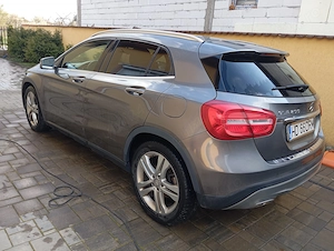 Mercedes  Benz GLA  - imagine 4