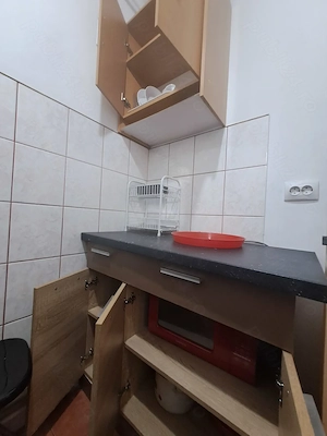 Garsoniera de inchiriat in oras Hunedoara,  zona centrala , mobilata, utilata, 160 euro luna - imagine 4