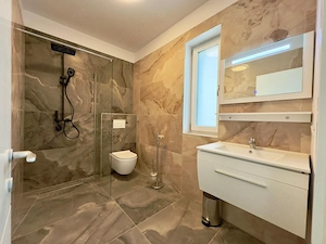 Disponibil Imediat.Bucatarie inchisa.Mobilat si utilat.Strada asfaltata! - imagine 9