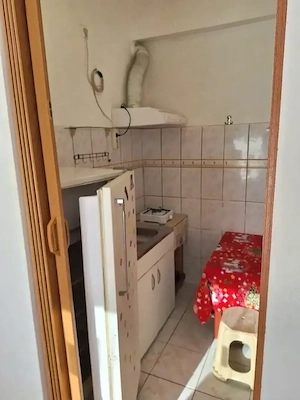 Garsonieră in vilă mobilată utilată utilități incluse 300 euro lună - imagine 4