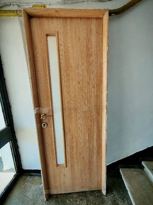 Vând 2 uși de interior în stare bună. Detalii la   -  