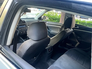 Volkswagen Jetta 1.6 Benzină  - imagine 8
