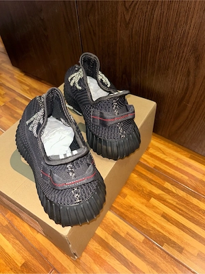 Yeezy 350. - imagine 3