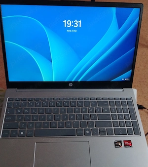 Laptop HP 15-fc0047nq, AMD Ryzen 3 7320U pana la 4.1GHz, 15.6" Full HD, 8GB, SSD 512GB, AMD Radeon 6