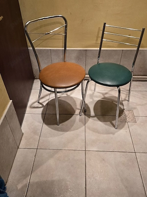 scaune bucatarie se vând împreună. 