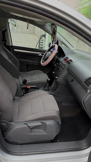 VW Touran 2.0 Diesel 140 Cai 6.1 Trepte - imagine 5