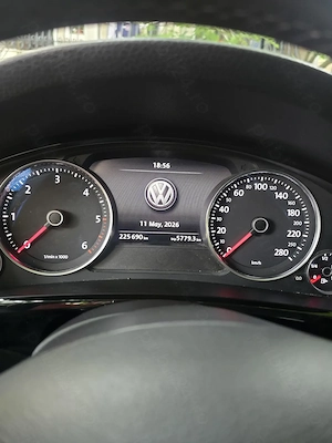 Proprietar,vand VW Tuareg An 2017 motor 2967 cm3,265CP - imagine 9
