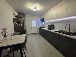 Apartament 4 camere etaj 1 - imagine 2