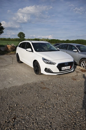 Vând sau Schimb Hyundai i30 CW 2019, 1.6 CRDi 136 CP   Manuală   212.000 km  - imagine 2