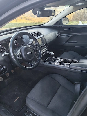 Jaguar XE  - imagine 4