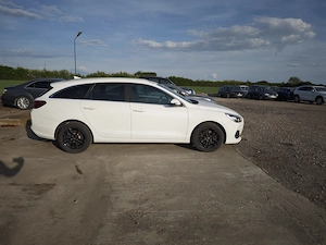 Vând sau Schimb Hyundai i30 CW 2019, 1.6 CRDi 136 CP   Manuală   212.000 km  - imagine 3