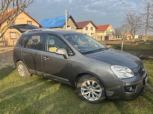 Mașină Kia Carens - imagine 4