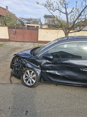 Dezmembrez opel adam  - imagine 3