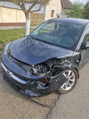 Dezmembrez opel adam  - imagine 2