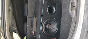 Vând boxă jbl pentru mașină cu statie pe ia