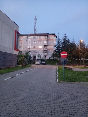 închiriez apartament 2 camere  - imagine 2