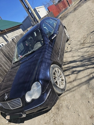 vand mercedes c220 2003 - imagine 5