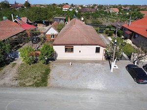 Proprietar vând casă în Mănăștur, județul Arad   proprietate spațioasă cu teren generos