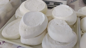 vând brânză de oaie 