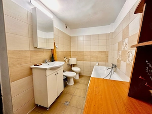 Apartament la casa in centru - pretabil sediu firma - imagine 9