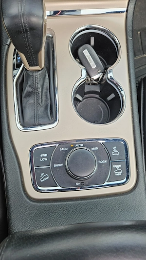Vând Mașina  Jeep Grand Cherokee Summit Euro 6 - imagine 9