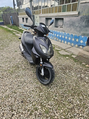 Scuter E-Way, model clasic 50 cc, an 2011, benzina, motor 49 cc in 2 timpi, stare perfecta - imagine 3