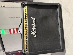 Amplificator Marshall VALVESTATE '80V la pachet cu pedala schimbare canale+reverb