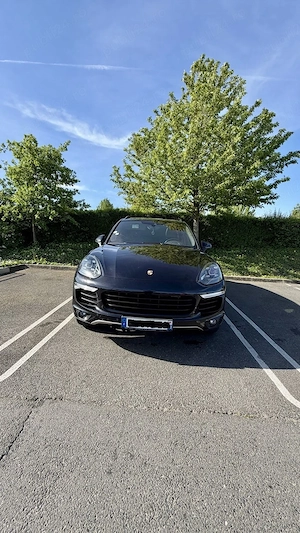 IVând Porsche cayenne