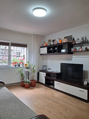 Vand apartament 2 camere - imagine 3