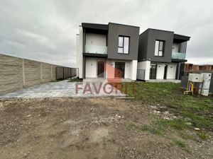Duplex | Parter + Etaj | Toate utilitatile | Curte generoasa | - imagine 2